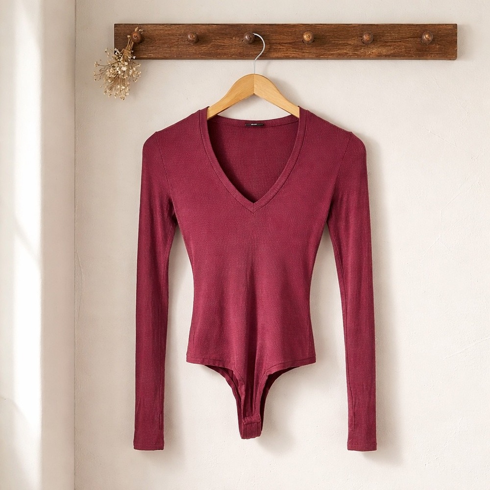 ALIX NYC Ribbed Long Sleeve V-Neck Bodice Burgundy Size S Thumbholes Made in USA